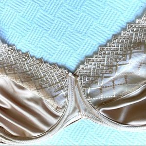 Dressy Conturelle Bra
